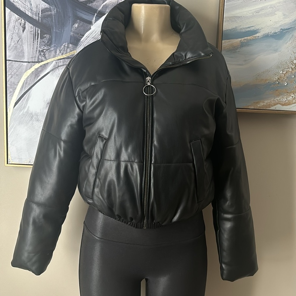 Aqua Women’s Faux Leather Short Puffer Coat size XS - Picture 5 of 8